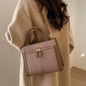 Sac bandoulière rétro marron en tissu chevrons avec double fermeture éclair pour femme