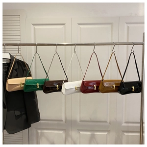 Collection de sacs à bandoulière minimalistes en cuir verni brillant en sept couleurs
