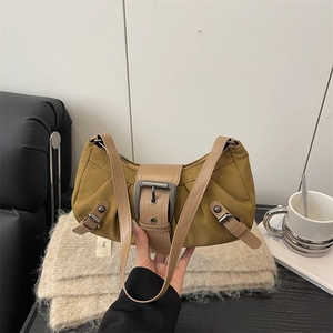 Sac Sous Le Bras Vintage En Suédine Pour Femmes Sac À Épaule Plissé Avec Grande Boucle Métallique Style Moto Rétro