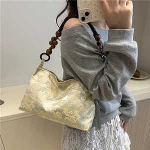 Sac bandoulière style chinois avec broderie paysage et bandoulière en perles de bois