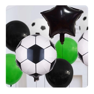 Kit de globos fiesta cumpleaños fútbol con balones blanco negro y estrellas de látex verde
