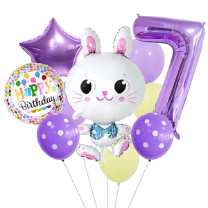 Détail du set ballons lapin avec chiffre 7 et étoiles pour décor de fête d'anniversaire