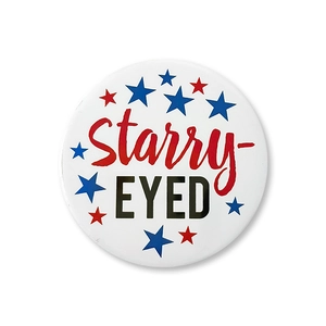 Nahaufnahme des 58mm Starry-EYED Ansteckers mit roten und blauen Sternen für Partys