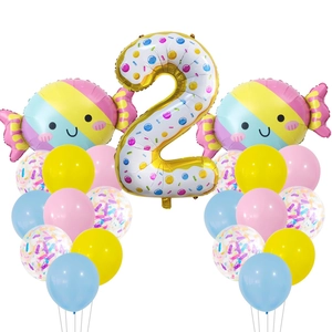 Süßigkeiten-Set zum 2. Geburtstag mit Nummer-2-Ballon und süßen Donut-Folienballons