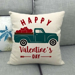 Valentinstag Kissenhülle aus Leinen mit rotem Herz-LKW auf grauem Sofa