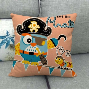 Funda de cojín de lino con diseño de búho pirata de dibujos sobre tela naranja