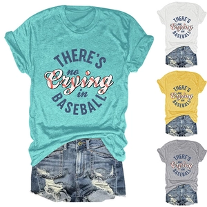 Detaillierte Collage der Damen-Baseball-Grafik-T-Shirts in vier verschiedenen Farben