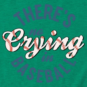 Detailansicht des There's No Crying In Baseball Aufdrucks auf grünem Baumwoll-T-Shirt