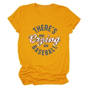 Detail eines senfgelben T-Shirts mit There's No Crying in Baseball Aufdruck