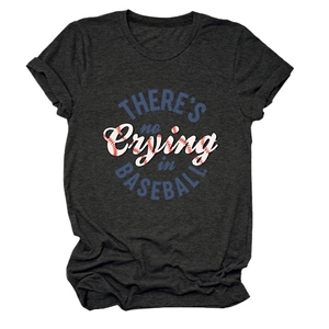 Detail des Rundhals-T-Shirts mit dem Aufdruck There's no Crying in Baseball Grafik