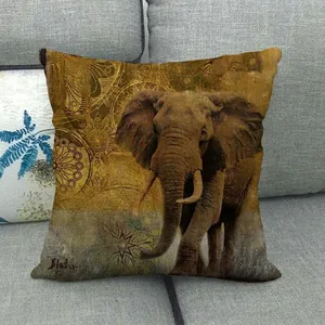Detailopname van de Afrikaanse olifant kussensloop op een grijze bankstof textuur