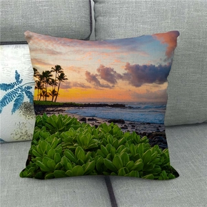 Gros plan d'une taie d'oreiller en lin avec imprimé coucher de soleil et texture détaillée