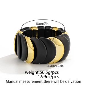 Dettaglio dimensioni e peso del largo bracciale elastico bicolore nero e oro a lune