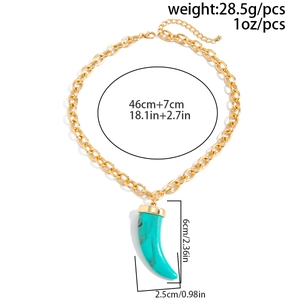 Detailed view of resin horn necklace with dimensions 46+7cm chain and 6x2.5cm pendant