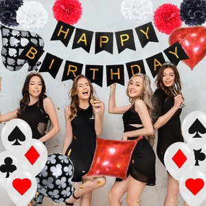 Kit déco fête poker avec bannière joyeux anniversaire et ballons de casino