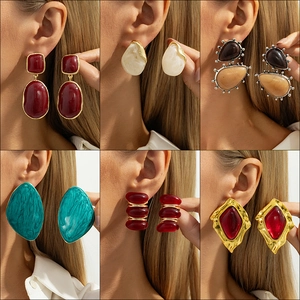 French Retro Statement Earrings Alloy Resin Inlaid Gemstone Hammered Metal Water Drop Large Stud Earrings For Women Party Jewelry