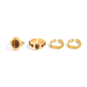 Vintage Ringset in Gold mit Lavastruktur und Tigerauge-Steinen auf weißem Hintergrund