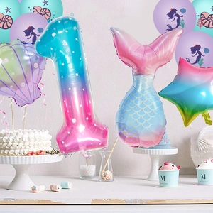 Décor de 1er anniversaire sirène avec ballon chiffre un et coquillages