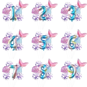 Detalle de kits de globos de sirena con números 1-9 en diseños de conchas y colas de pez