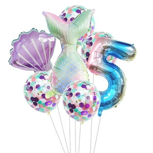 Detailset Meerjungfrau Muschel, Schwanz und Nummer fünf Farbverlauf Ballons mit Konfetti
