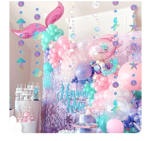 Détail de guirlande sirène et coquillage pour fête d'anniversaire et mariage