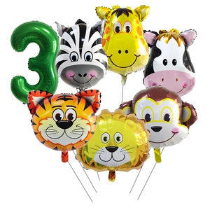 Détail de ballons d'animaux de la jungle et un ballon chiffre 3 vert pour fête enfant