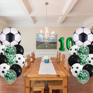 Kit déco anniversaire foot avec ballon chiffre 10 vert et ballons de football ronds