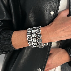 Ensemble de bracelets empilables de luxe avec cristaux acryliques carrés et métal