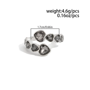 Détails de la bague en forme de cœur avec cristal gris et dimensions du produit incluses