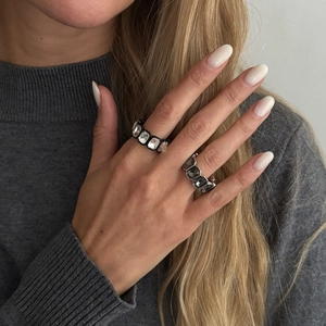 Ensemble de bagues de luxe avec diamants rectangulaires en acrylique et or noir