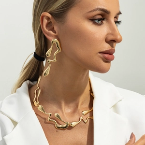 Ensemble de Bijoux Moderne en Métal Liquide Collier Fluide Irrégulier Et Boucles d'Oreilles Pendantes en Alliage Pour Femme