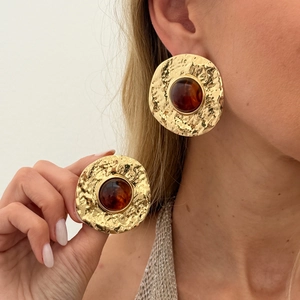 Vintage gold hammered metal round earrings with amber resin insets for a retro look