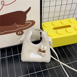 Sac à bandoulière mignon en laine d'agneau blanche avec lapin en peluche et broderie
