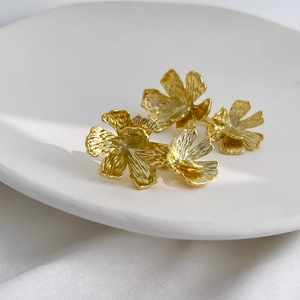 Orecchini A Fiore Stile Francese Retrò Rame Placcato Oro Texturizzato Gioielli Floreali Per Donne
