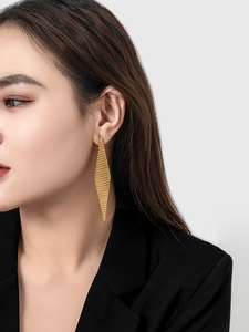 Detail of 18K gold-plated brass rhombic woven mesh drop earrings on a professional model