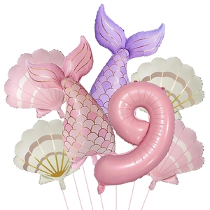 Détail de ballons queue de sirène à écailles et ballons coquillages pour 9ème anniversaire