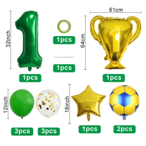 Guía de tallas detallada del set de globos trofeo fútbol con dimensiones y accesorios de fiesta