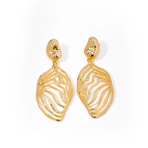 Fashionable 18K gold-plated brass leaf earrings with hollow wavy pendants and bean studs
