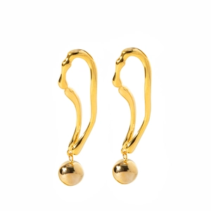Boucles d'oreilles géométriques plaquées or 18 carats avec lignes fluides et pendentif boule