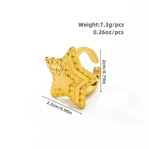 Détail de la bague étoile en or 18K avec dimensions 2,5cm x 2cm et poids 7,3g