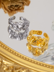 Künstlerische Gold- und Silberringe mit Lavatextur und breitem Wassertropfen-Design