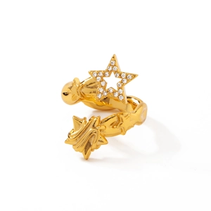 Bague étoile ouverte dorée à l'or 18 carats avec des détails étincelants en zircone