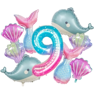 Vue macro d'un lot de 9 ballons sirène en aluminium avec chiffre 9 dégradé et coquillages