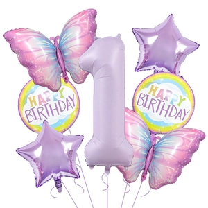 Détail du kit d'anniversaire violet avec papillon dégradé et ballon chiffre 1
