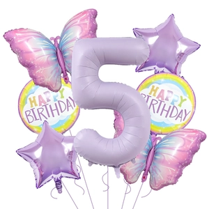 Détail du kit ballons 5e anniversaire violet avec papillons et étoiles en aluminium