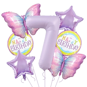 Détail du kit ballons 7ème anniversaire avec papillon mauve et ballons Happy Birthday