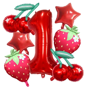 Détail de 7 ballons de fête rouge fraise cerise numéro un pour décoration d'anniversaire
