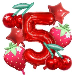 Détails du kit de ballons rouges avec le chiffre 5 et décorations fraise et cerise