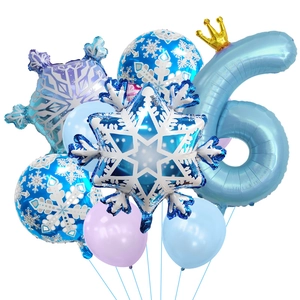 Detail van sneeuwvlok ballonnenset met nummer 6 voor winterse themafeest decoraties