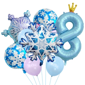 Detail van Frozen verjaardagsset met blauw cijfer 8, sneeuwvlokken en kroonballonnen